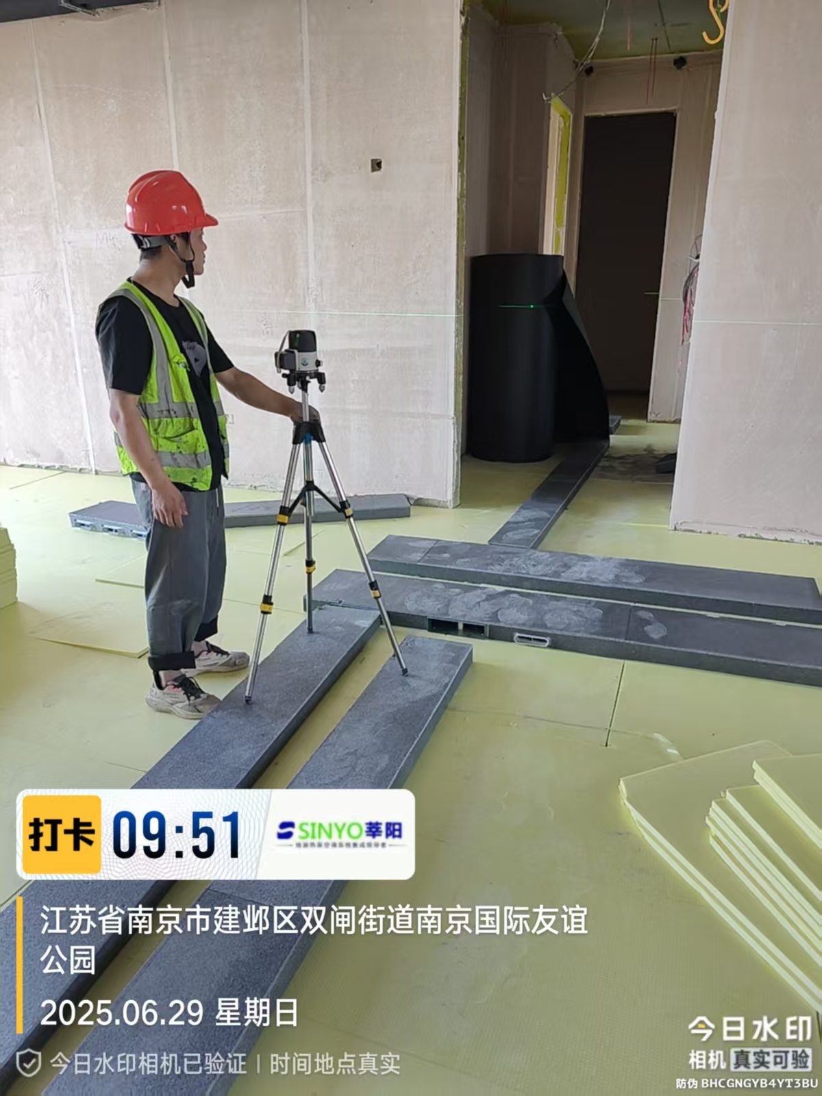 场地放线定位与管材就位实拍