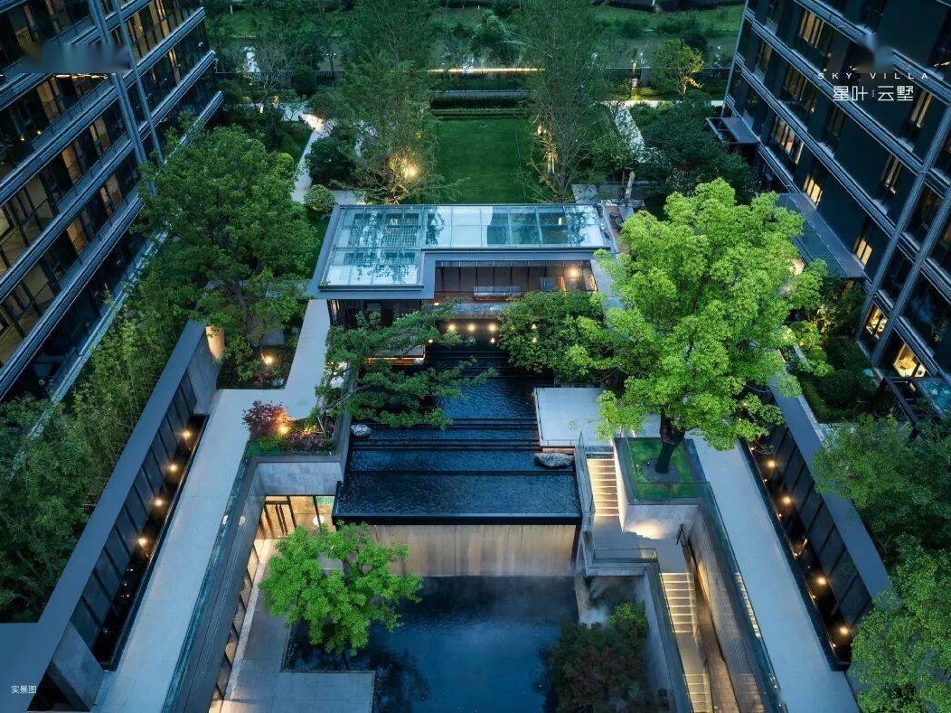 星叶云墅中央下沉水景庭院俯瞰实景